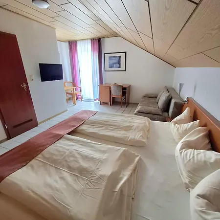 Pappelhof Otel Weidenbach (Vulkaneifel)